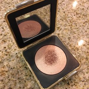Estée Lauder x Victoria Beckham highlighter
